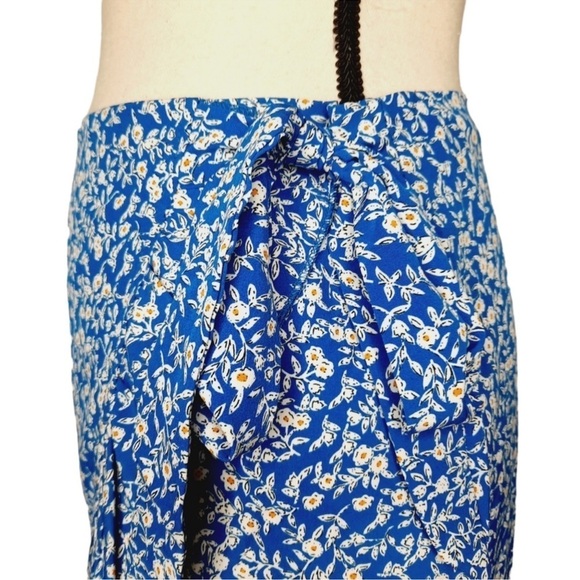 ❤️ 🆕 AMAZING Floral Skirt Size M - Picture 2 of 8